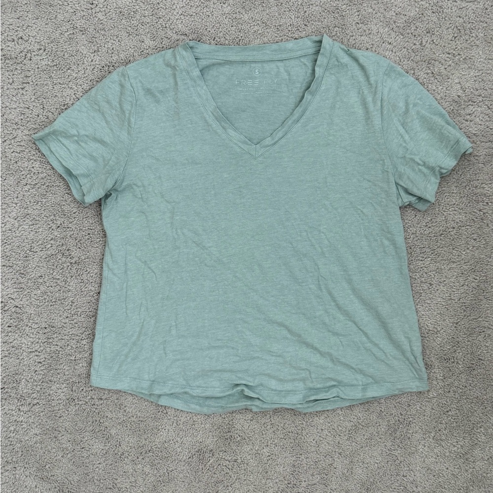 Free Fly V-Neck Short Sleeve Shirt in a Size Small